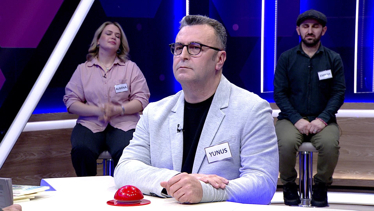 Deniz ya da havuza girerken giyilen tek parçadan oluşan giysi