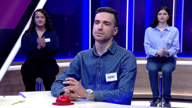 Başlangıcı ile bitimi arasında eşit uzaklıkta olan süre