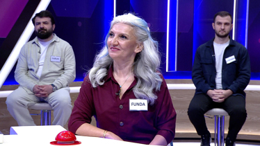 Gömlek veya hırka üzerine giyilen kısa giysi