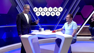 Saf durumundaki bir kıtada, birbiri arkasında duran erler