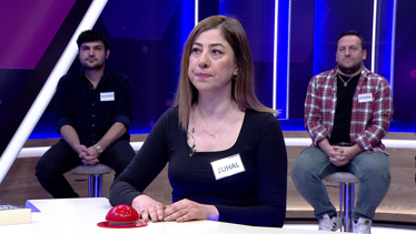 Seçkin görünmek için, bazı çevrelerdeki düşünceleri benimseyen, onlar gibi davranmaya özenen kimse