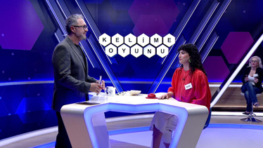 Vücudun üst bölümüne giyilen, genellikle ince kumaştan yapılan kadın giysisi