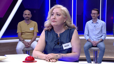 Yürüyerek giden kimse