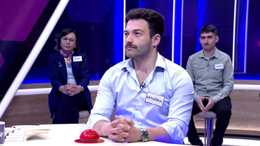 Düşünce ve davranışlarında belli ilkelere sıkı sıkıya bağlı olan