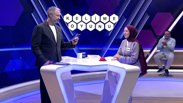 Açık denizde, gökle yerin birleşir gibi göründüğü yer