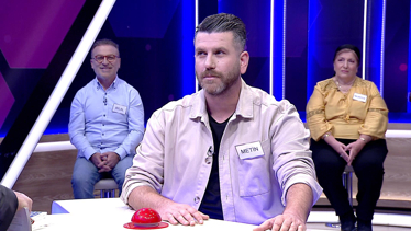 Birine veya bir şeye uyan, onun arkasından giden