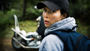 ATEŞLE OYNAYAN KIZ - Fragman