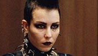 ARI KOVANINA ÇOMAK SOKAN KIZ - Fragman