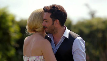 Arzu ve Bülent sahnede!