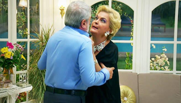 Kim o kenarın dilberi ?