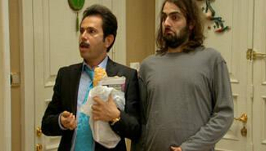 Orçun, babasını idare ediyor