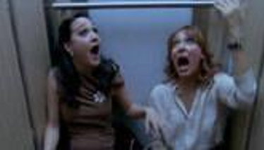 Nurhayat ve Deniz asansörde kalıyor