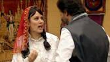 Ebru Cündübeyoğlu'ndan Yalan Dünya performansı