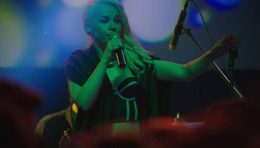 Baloda Nükleer Başlıklı Kız