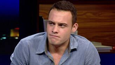 Kerem Bürsin nasıl kızlardan hoşlanır?