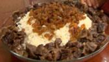 Kavurmalı Kuru Üzümlü Pilav tarifi