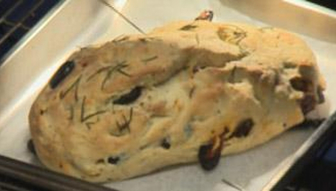 Zeytinli Kuru Domatesli Ekmek 