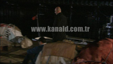 Münir, Mustafa'nın kanına girdi