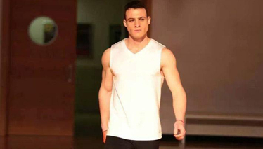 Kerem Bürsin'in Efsaneleşen Kasları