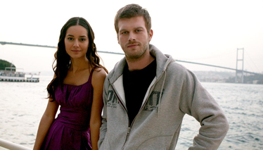 Menekşe ile Halil 8. Bölüm