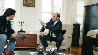 Menekşe ile Halil 9. Bölüm