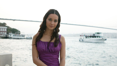 Menekşe ile Halil 14. Bölüm