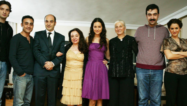 Menekşe ile Halil 15. Bölüm