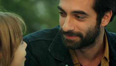 Seviyorsan git saçını çek!