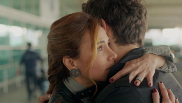 Poyraz ve Ayşegül vedalaşıyor