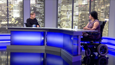 Kendisini pompalı tüfekle sakat bırakan eşinden boşanamıyor!