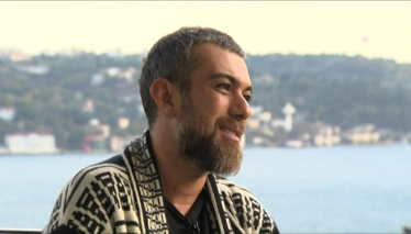 Hakan Akkaya Alişan'ın Kıyafetlerini Eleştirdi