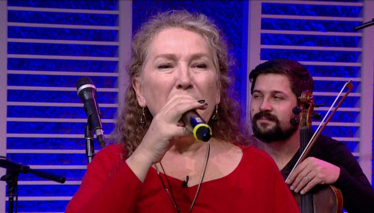 Suzan Kardeş "Evde Kaldım Vah" Performans