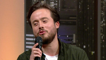 Aydın Kurtoğlu'ndan "Gece Olunca" performansı