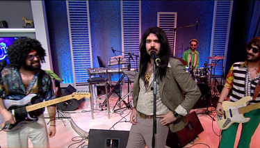 Retrobüs'ten Potpori Performansı