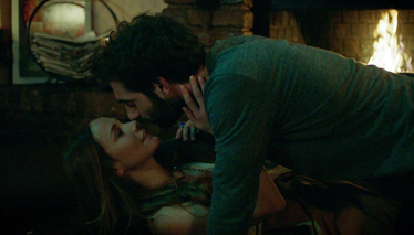 Poyraz ve Ayşegül'ün aşk sahnesi - Sansürsüz