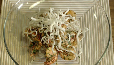 Konyak ile Alevlendirilmiş Maydanozlu Karides 