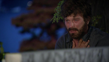 Behlül, aşkının mezarı başında