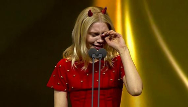 Aleyna Tilki ödülü alırken gözyaşlarına boğuldu!