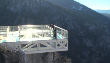 "Cam Teras" Manzarasıyla Büyülüyor