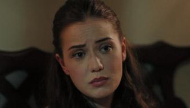 Feride, arkadaşlarına yalan söyler