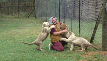 Burak Akkul'un yavru aslanlarla mücadelesi