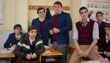 Boynu Bükükler 1. Bölüm