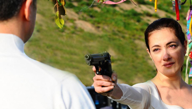 Aşk Yakar 8. Bölüm