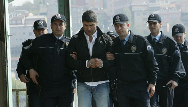 Aşk Yakar 20. Bölüm