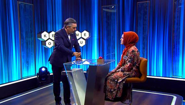 Kelime Oyunu Parlak kırmızı bir renk tonu…