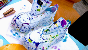 Derya Baykal'la Gülümse Spor Ayakkabı Üzerine Ebru Sanatı