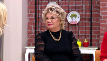 Derya Baykal'la Gülümse "11 Yıl Sonra Yeniden Tiyatro Sahnesinde"