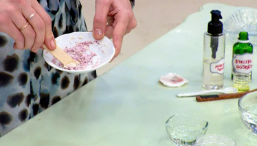 Derya Baykal'la Gülümse Doğal Makyaj Temizleyici ve Peeling Yapımı