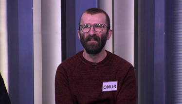 Kelime Oyunu Birbirine paralel görme ekseni olmayan...