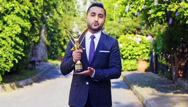 En İyi Komedi Dizisi Erkek Oyuncu - Onur Buldu